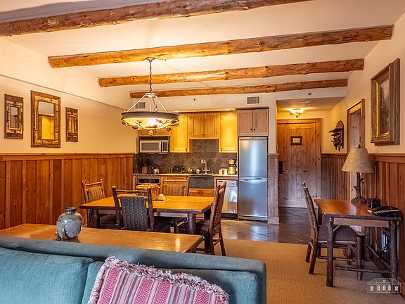 5th image of 7 Whiteface Inn Lane Int Unit 208-1