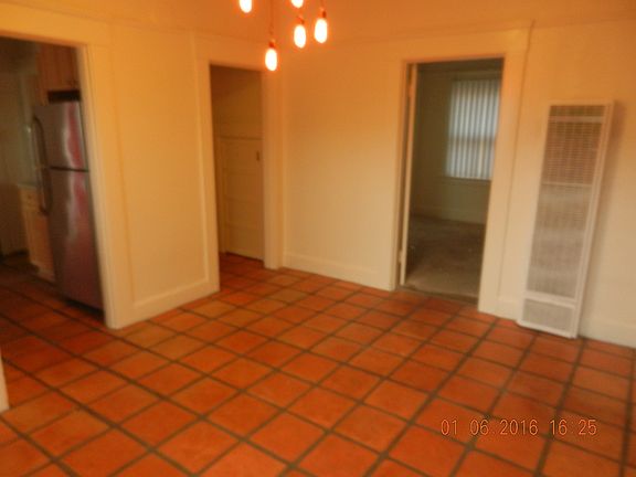 3rd image of 420 Sampson St