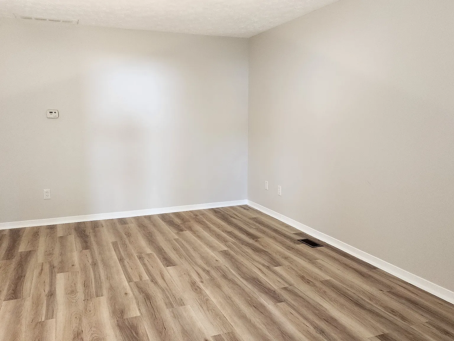1090 Ann Ln — Photo 4