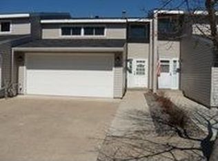 352 School Rd SW, Hutchinson, MN 55350