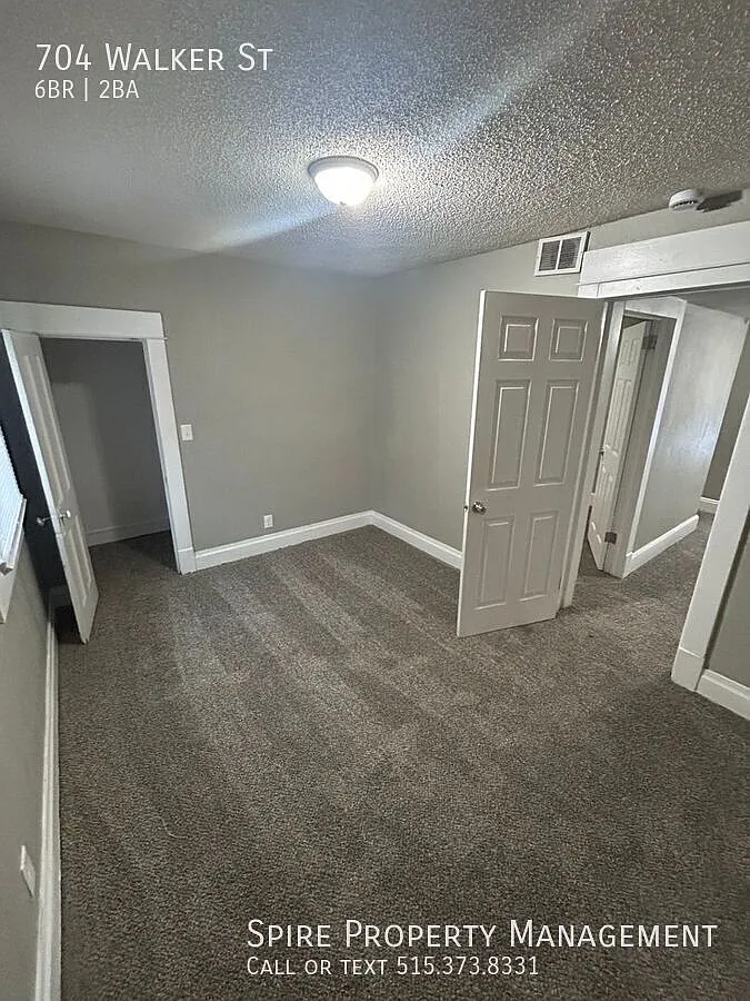 Spacious Income Based 6-Bedroom, 2-Bath Home Near Downtown Des Moines — Photo 2