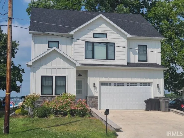 11541 N Crowdale Dr, Syracuse, IN 46567