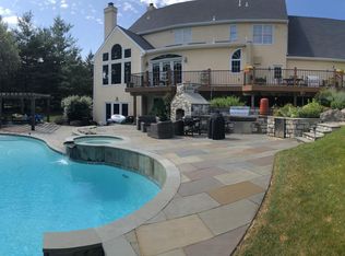 1450 Eaves Spring Dr, Malvern, PA 19355