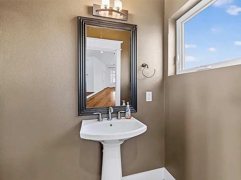 205 Riley Ln — Photo 18