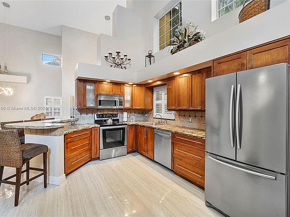 5th image of 530 Somerset Way