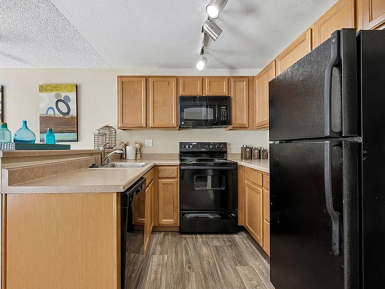 Waterford Apartments — Photo 1