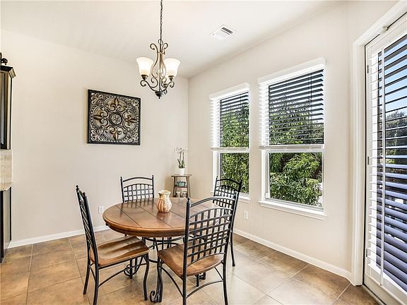 5th image of 545 Aspen Dr