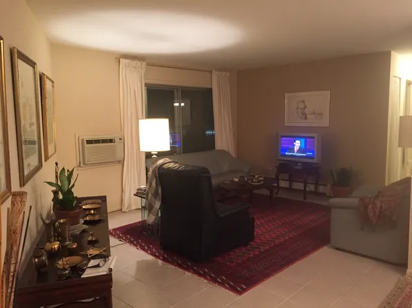 9141 Olson Memorial Hwy #203, Golden Valley, MN 55427