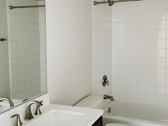 3rd image of 2520.5 W Leland Ave #C8