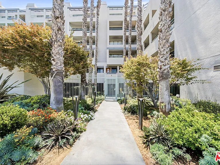 122 Ocean Park Blvd #507 — Photo 37