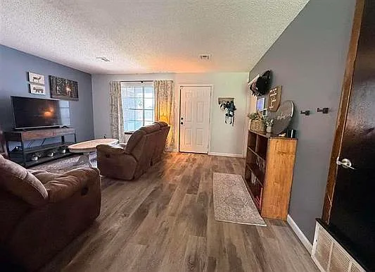 4 bed, 1200 sqft, $1,395 — Photo 2