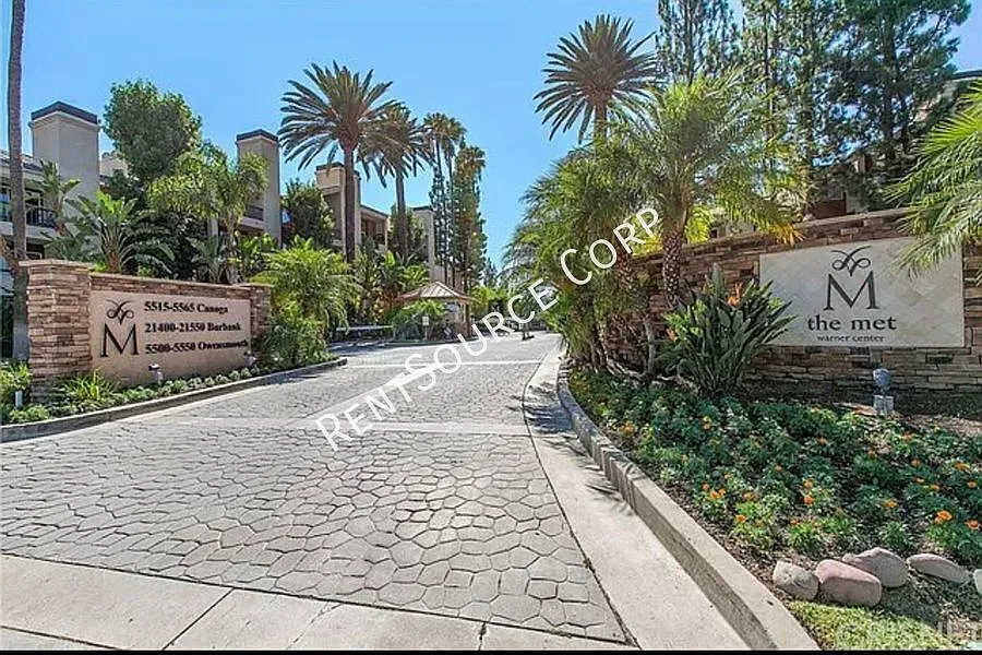 5525 Canoga Ave #123