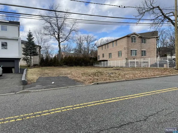 530 Floyd St, Englewood Cliffs, NJ 07632