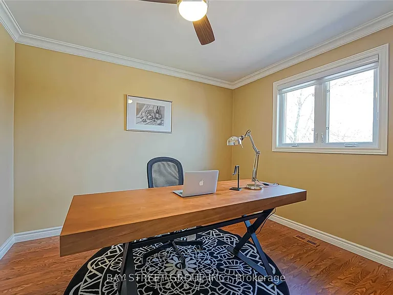 1480 Princeton Cres — Photo 22