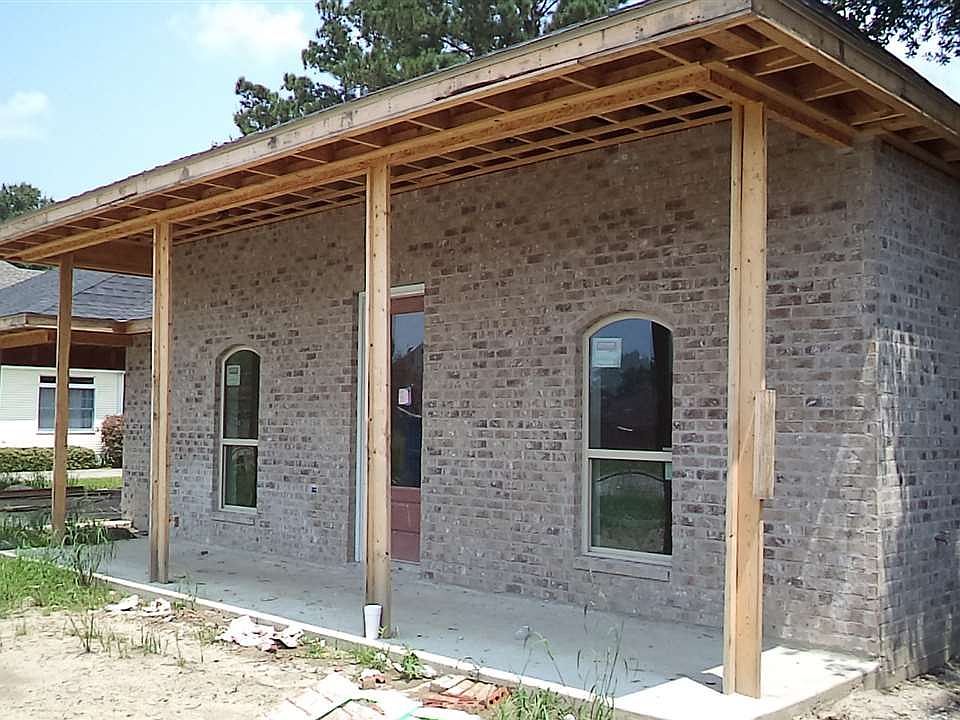 2nd image of 5985 Alma St