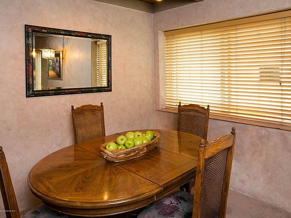 Dining Area w/ Seating for Six