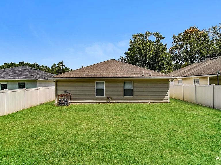 8450 Maple St — Photo 15