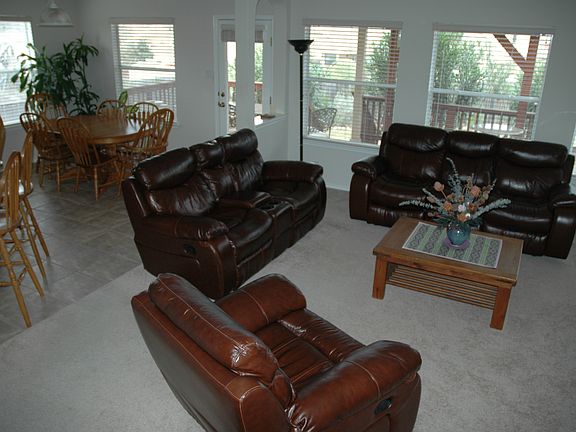 Living Room/Breakfast Area