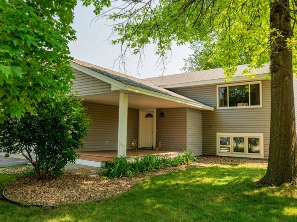 3244 Meadowbrook Ct, Saint Paul, MN 55127