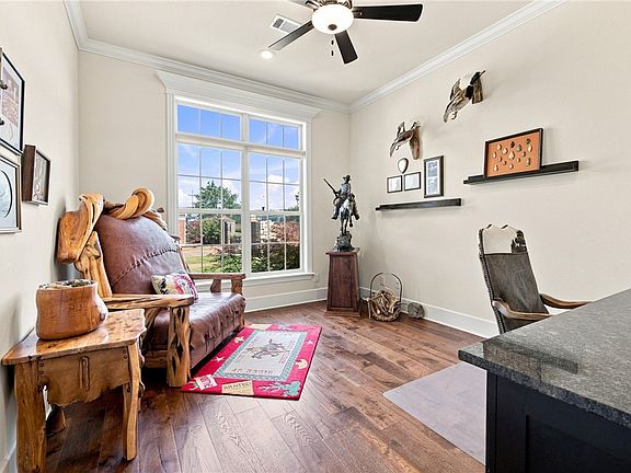 4th image of 2806 S Creekside Dr