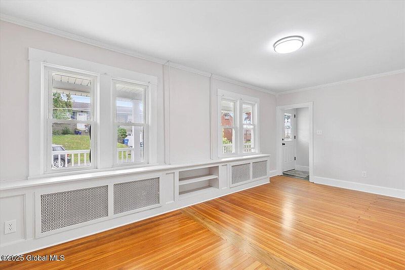 4th image of 13 Elmhurst Avenue
