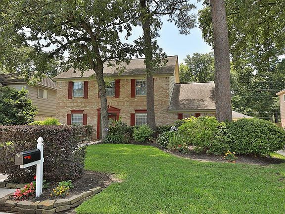 Mature trees throughout Candlelight Hills are beautiful and provide nice curb appeal and shade.