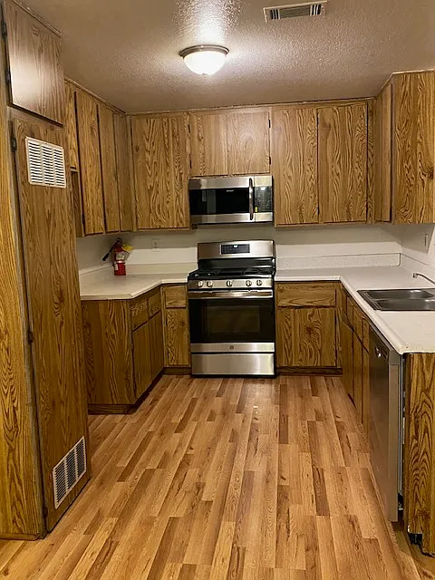 1 bed, 875 sqft, $1,500 — Photo 4