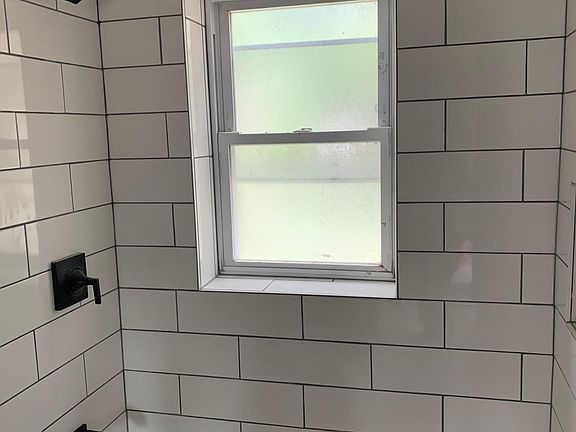 3rd image of 1225 Buck Ave #1