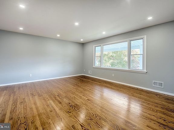 5th image of 721 Bedford Rd