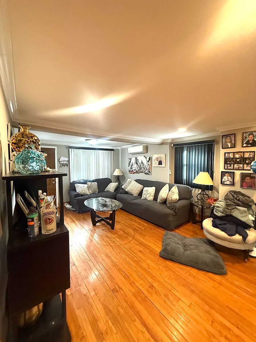 Building Photo - 2749 E 23rd St #1