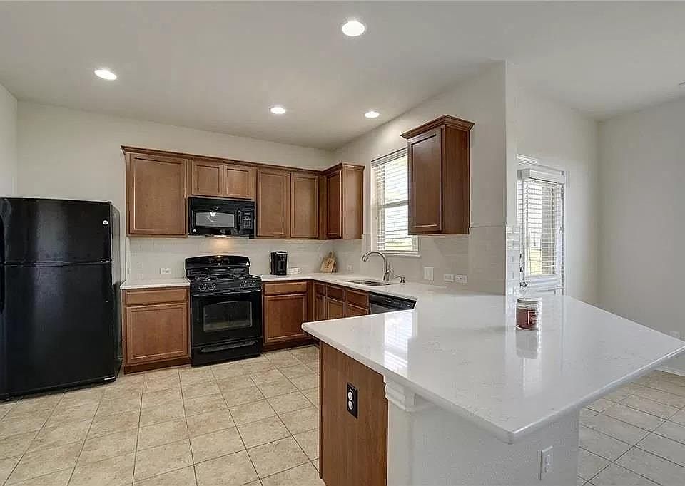 2nd image of 514 Travertine Trl