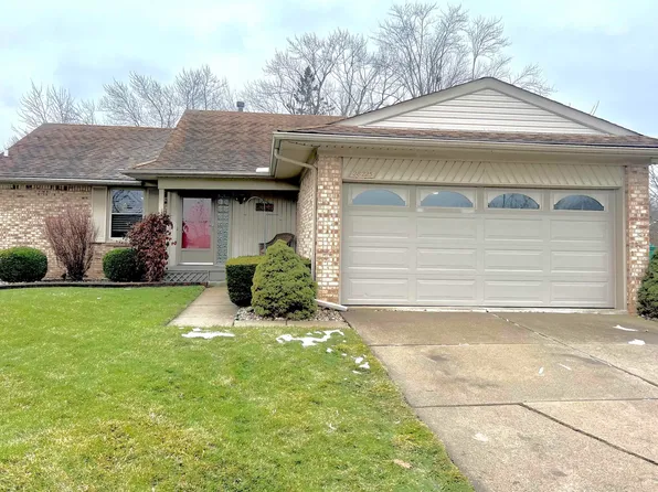 28225 Red Cedar Ct, Brownstown, MI 48183
