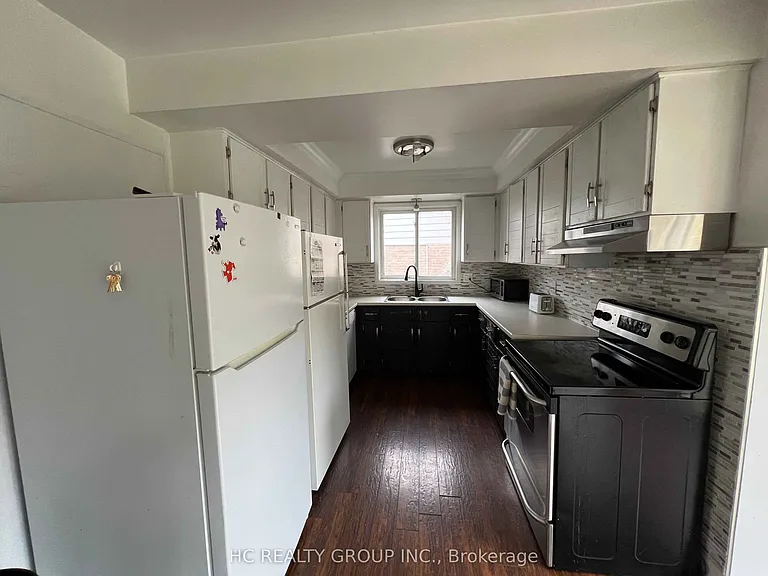 32 Chesham Ave — Photo 2