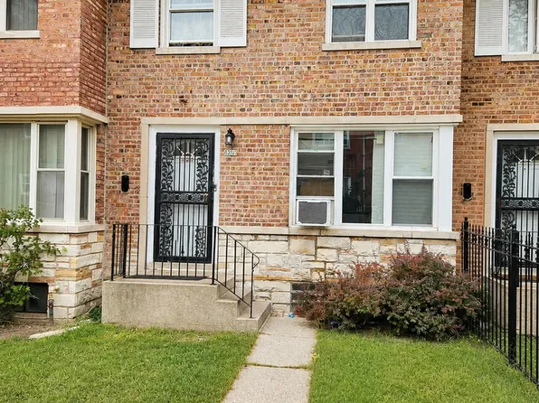 8352 S Ingleside Ave, Chicago, IL 60619