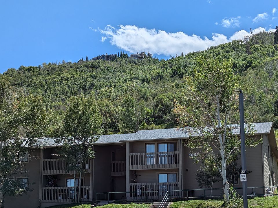 1st image of 1690 Upper Ironhorse Loop #9-C