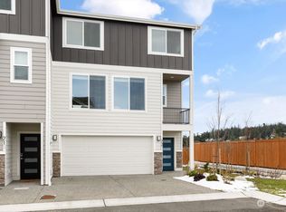 225 SW 4th Ln, Oak Harbor, WA 98277