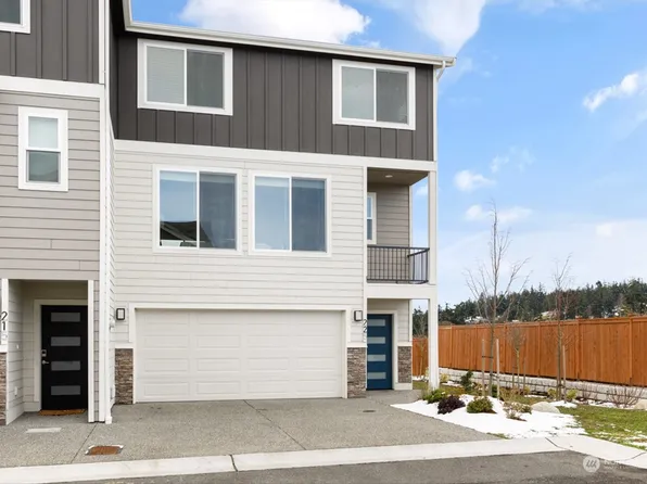 225 SW 4th Lane, Oak Harbor, WA 98277