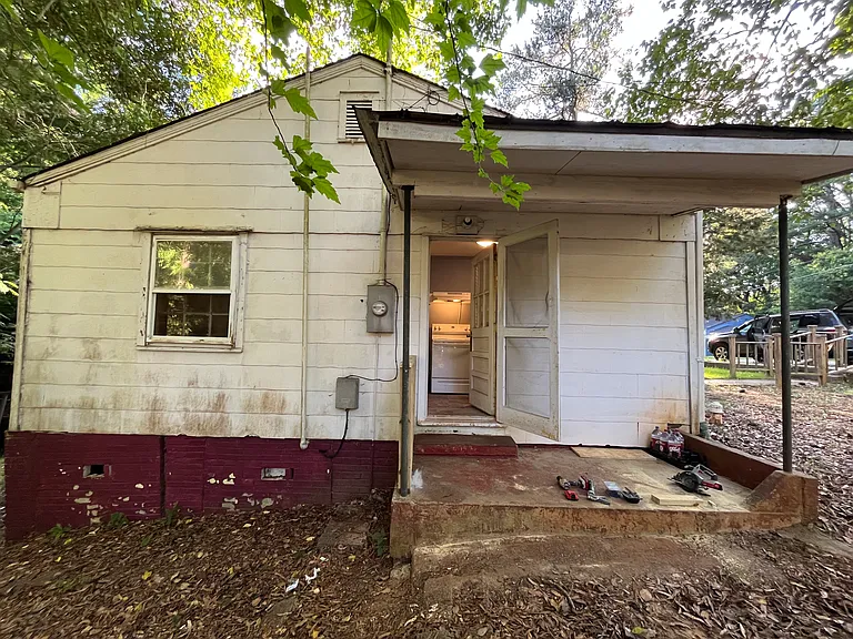 324 Pineneedle Rd — Photo 2