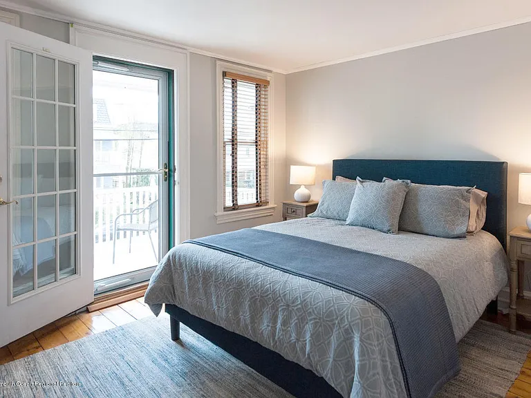 21 Surf Ave — Photo 11