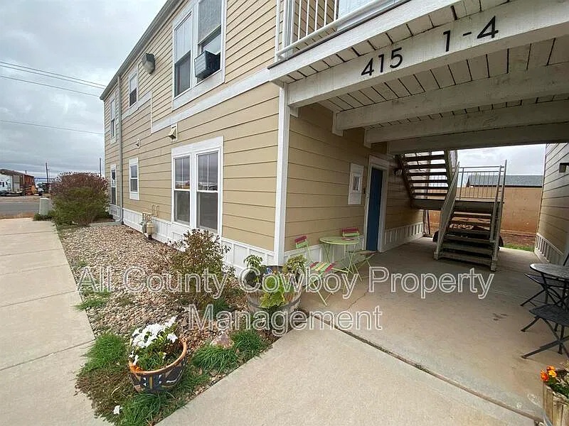 4 bed, 2.0 bath, 1000 sqft, $1,500 — Photo 2