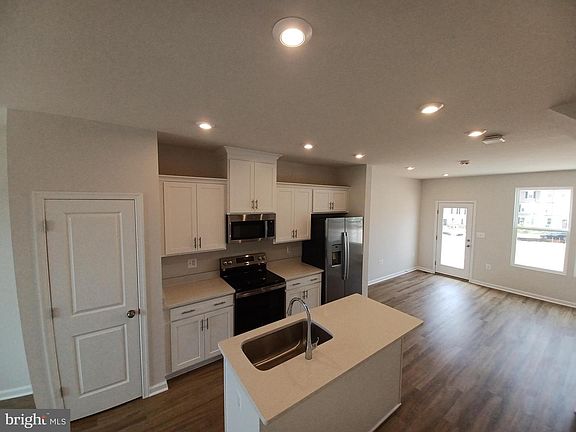 5th image of 182 Coolidge Ave