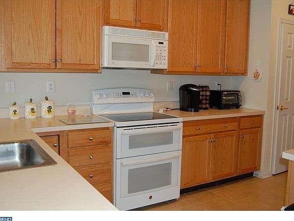 4th image of 1633 Parkview Ct