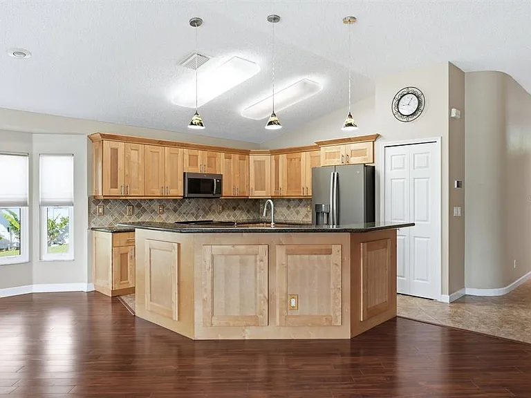 349 Fountainview Cir — Photo 12