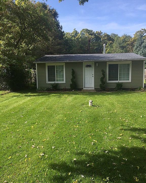 1st image of 3052 Greenlawn Ave
