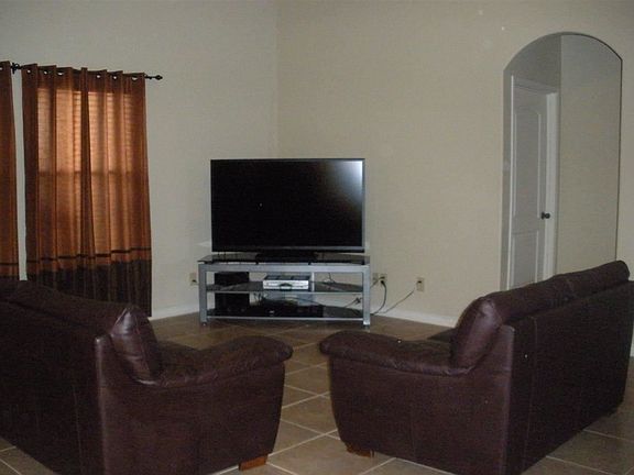 2nd image of 606 Waxwing Cedar Dr
