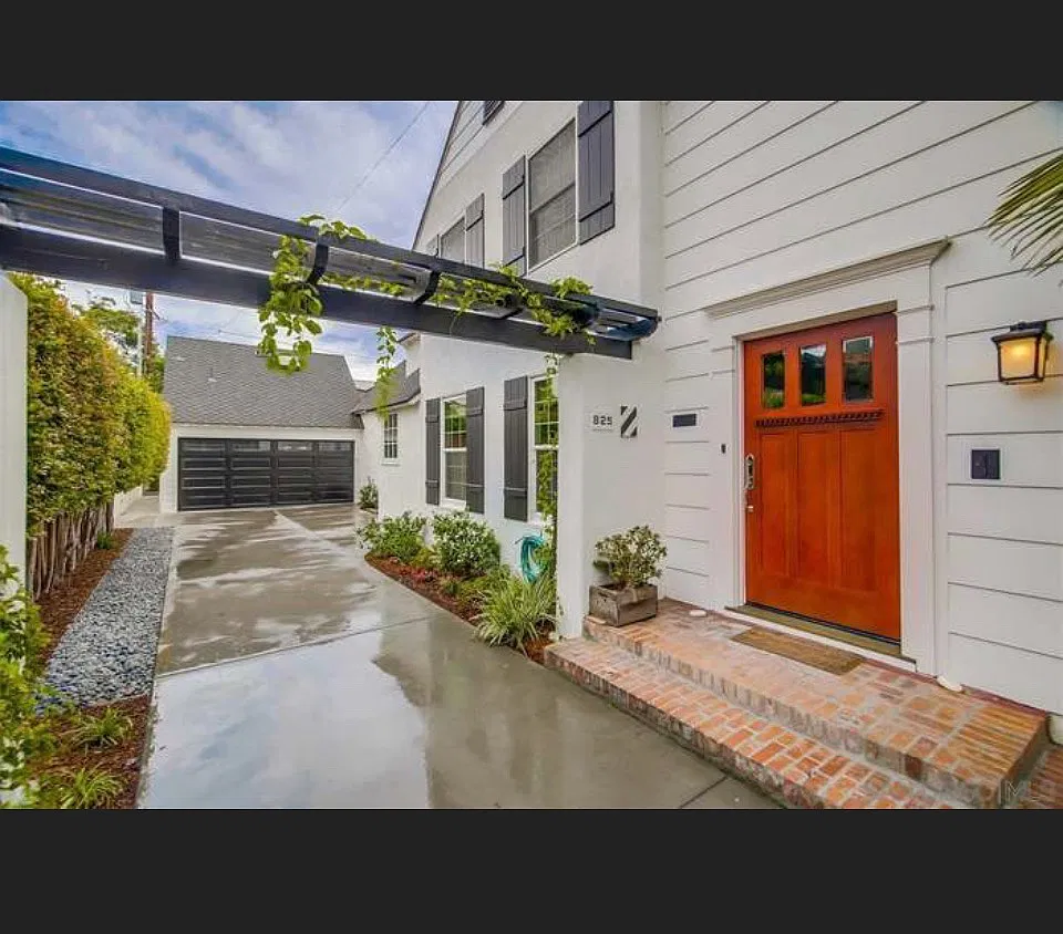 5 bed, 5.5 bath, 3609 sqft, $14,995 — Photo 2