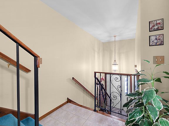 4th image of 1354 W Byron Ave APT D