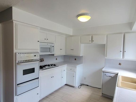 2nd image of 1153 Melrose Ave APT 1