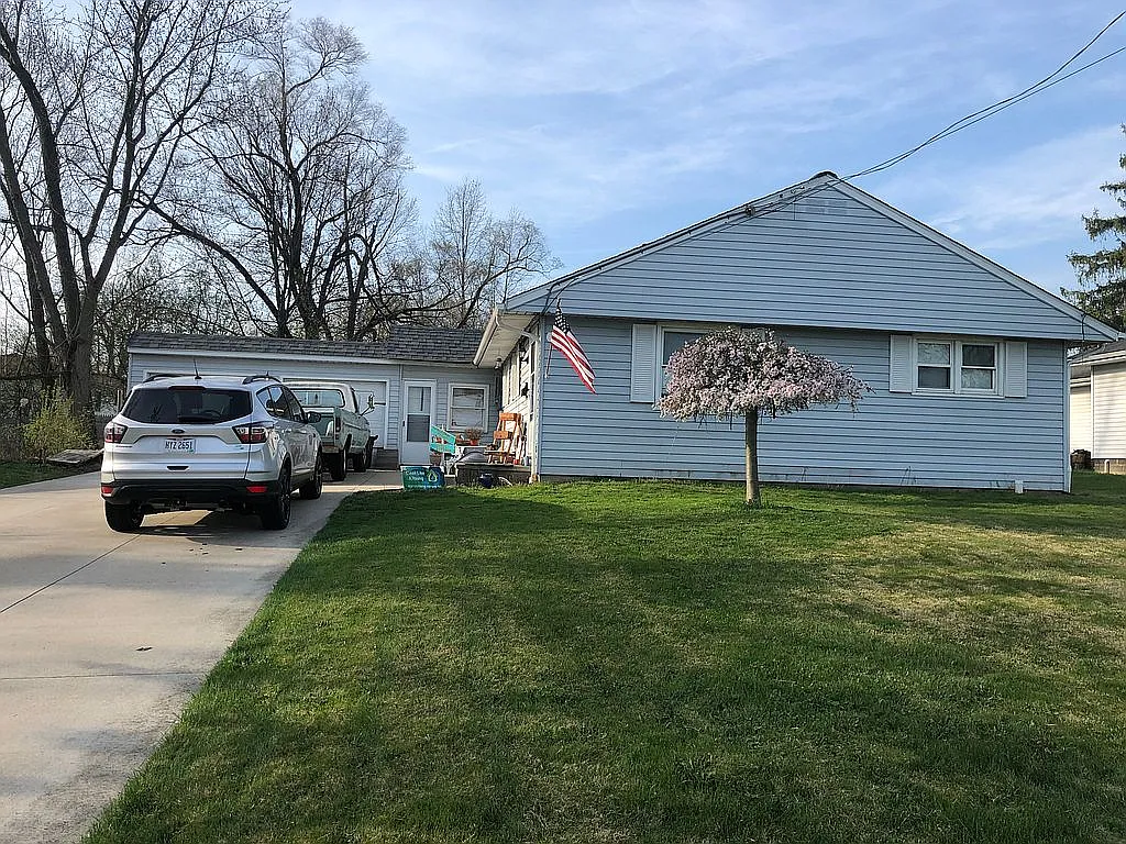 220 Harding St photo 1