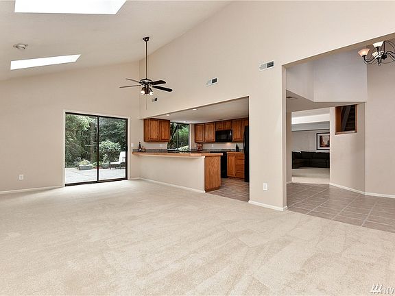 5th image of 13716 180th Ave NE